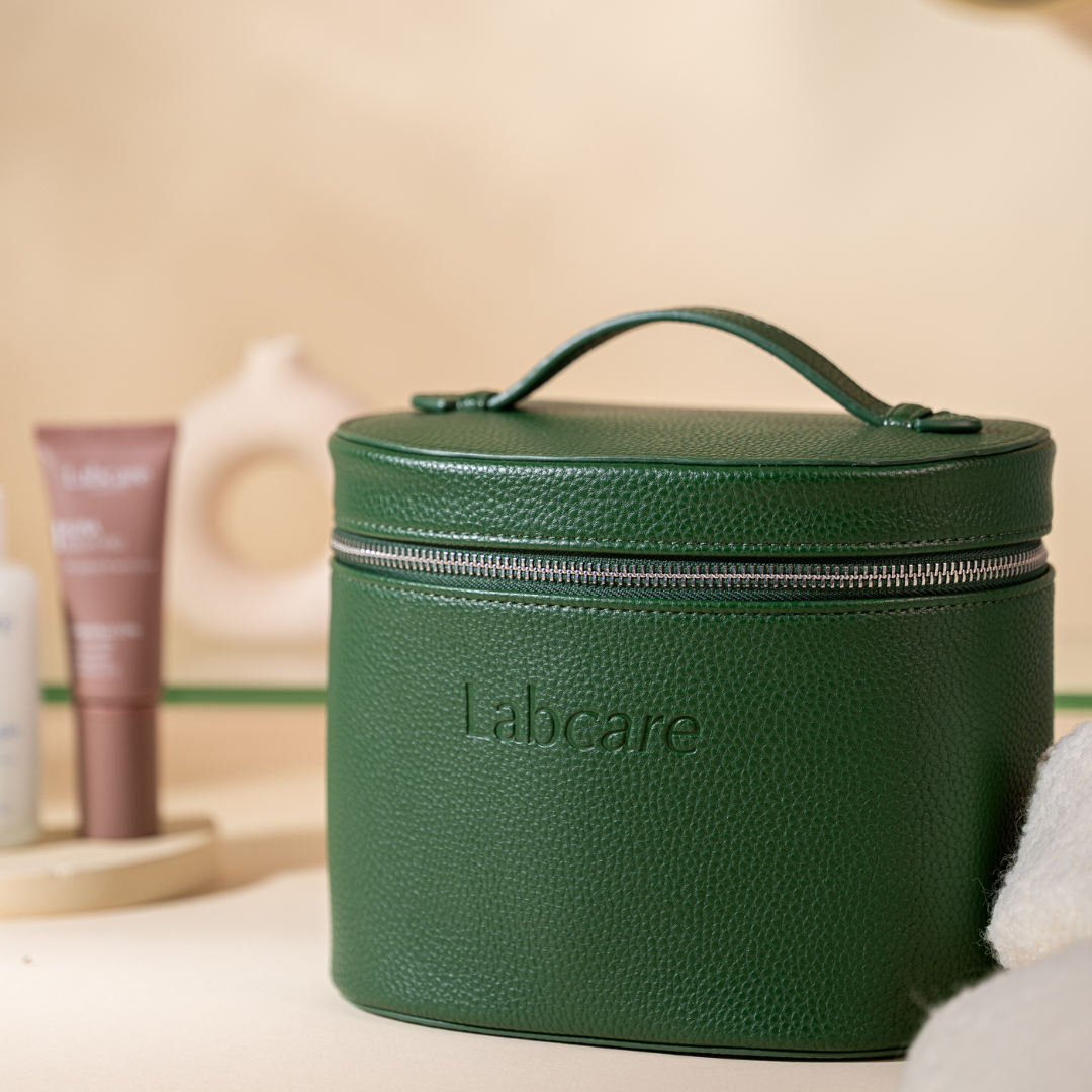 VANITY BAG LABCARE + AURA SERUM IN REGALO