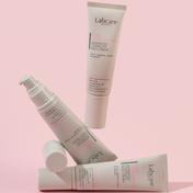 Crema facial con ácido hialurónico rosa