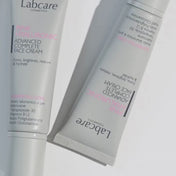 Crema facial con ácido hialurónico rosa